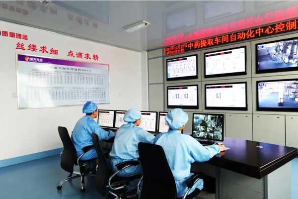 365电子游戏中药提取车间自动化中心控制室 365电子游戏中药提取车间自动化中心控制室