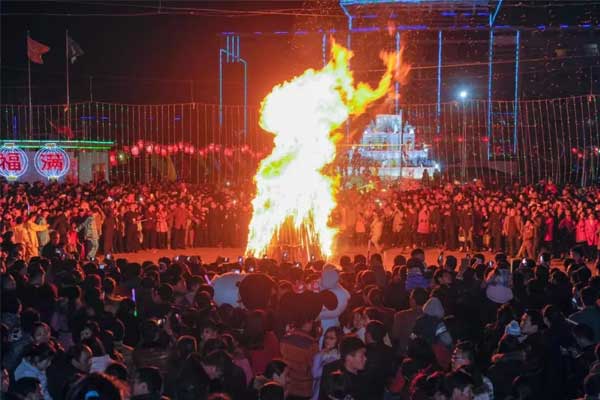 365电子游戏正月十五闹元宵“篝火晚会” 365电子游戏正月十五闹元宵“篝火晚会”
