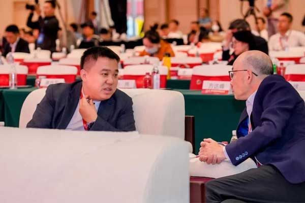 365电子游戏制药董事长李昆受邀出席开幕式 365电子游戏制药董事长李昆受邀出席开幕式